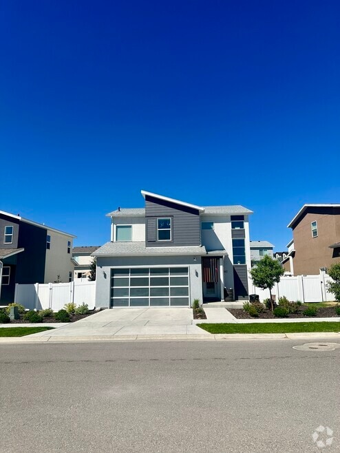 Building Photo - 6841 Woods Rose Dr