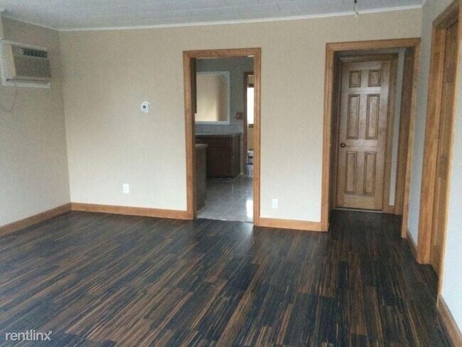 Foto del edificio - 4 br, 1 bath House - 3113 Lisbon Ave