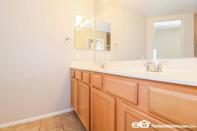 Foto del edificio - Come see this 4bed/2bath home today!