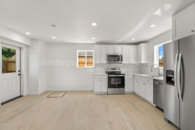 Building Photo - 1503 E Marietta Ave