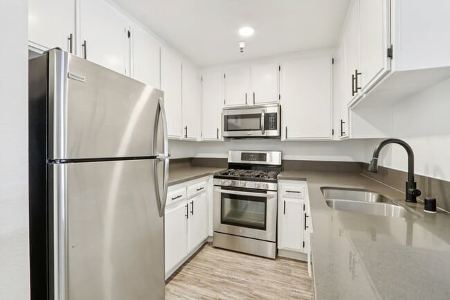 Interior Photo - 4378 Sepulveda Blvd