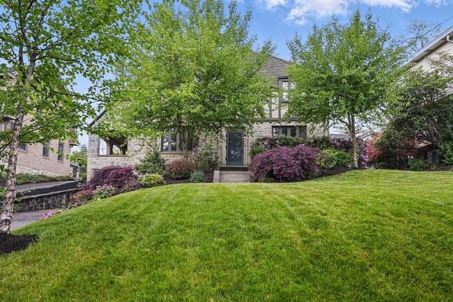 Building Photo - Charming 5 Bedroom, 3.5 Bathroom Home in M...