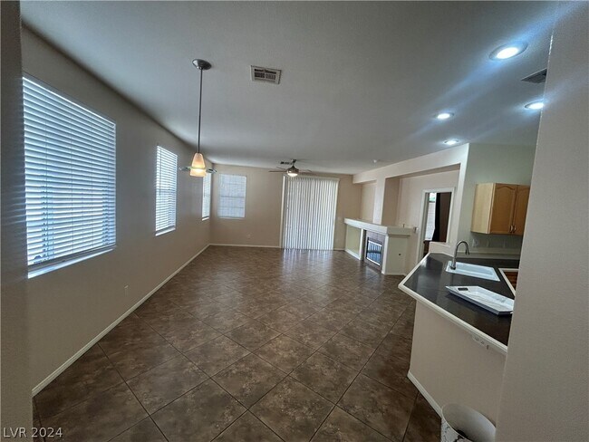 Building Photo - 919 Country Skies Ave