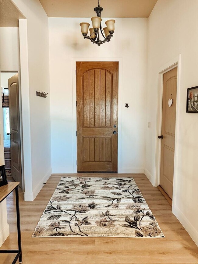 Foto del edificio - 6 Bedroom Home In Apple Valley!