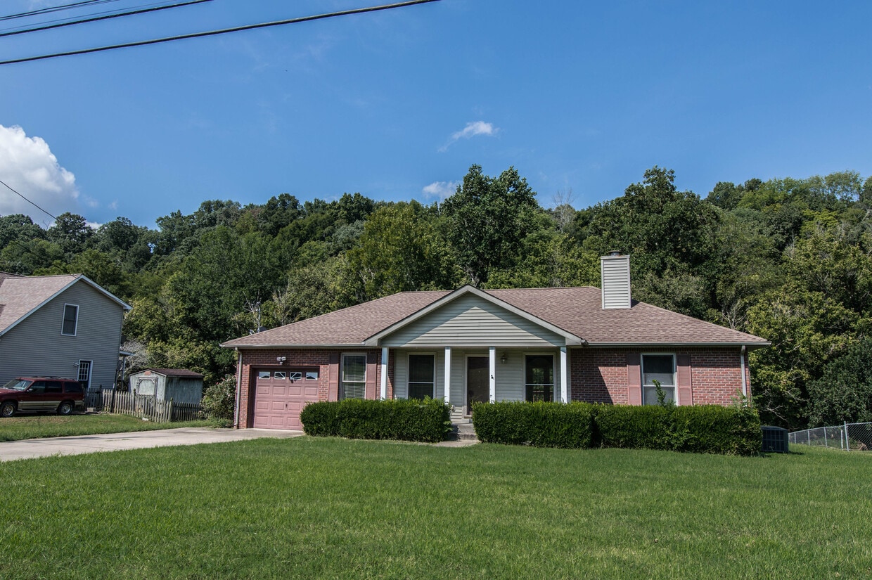 Primary Photo - Ranch Home on Creek Lot!