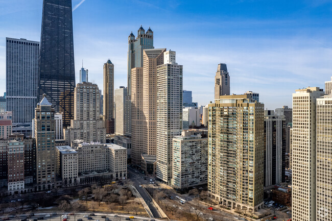 Aerial Photo - 1000 Lakeshore Plaza