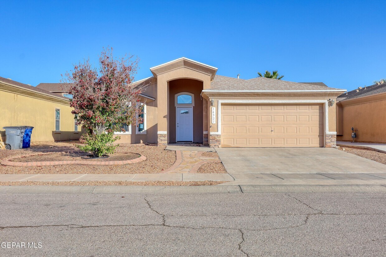 Foto principal - 14325 Woods Point Ave