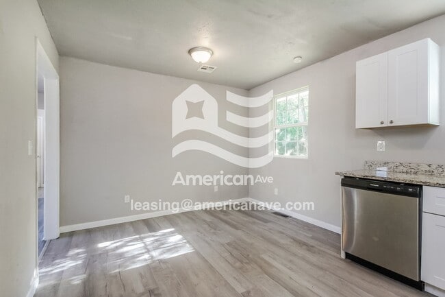 Building Photo - 4630 N Trenton Ave