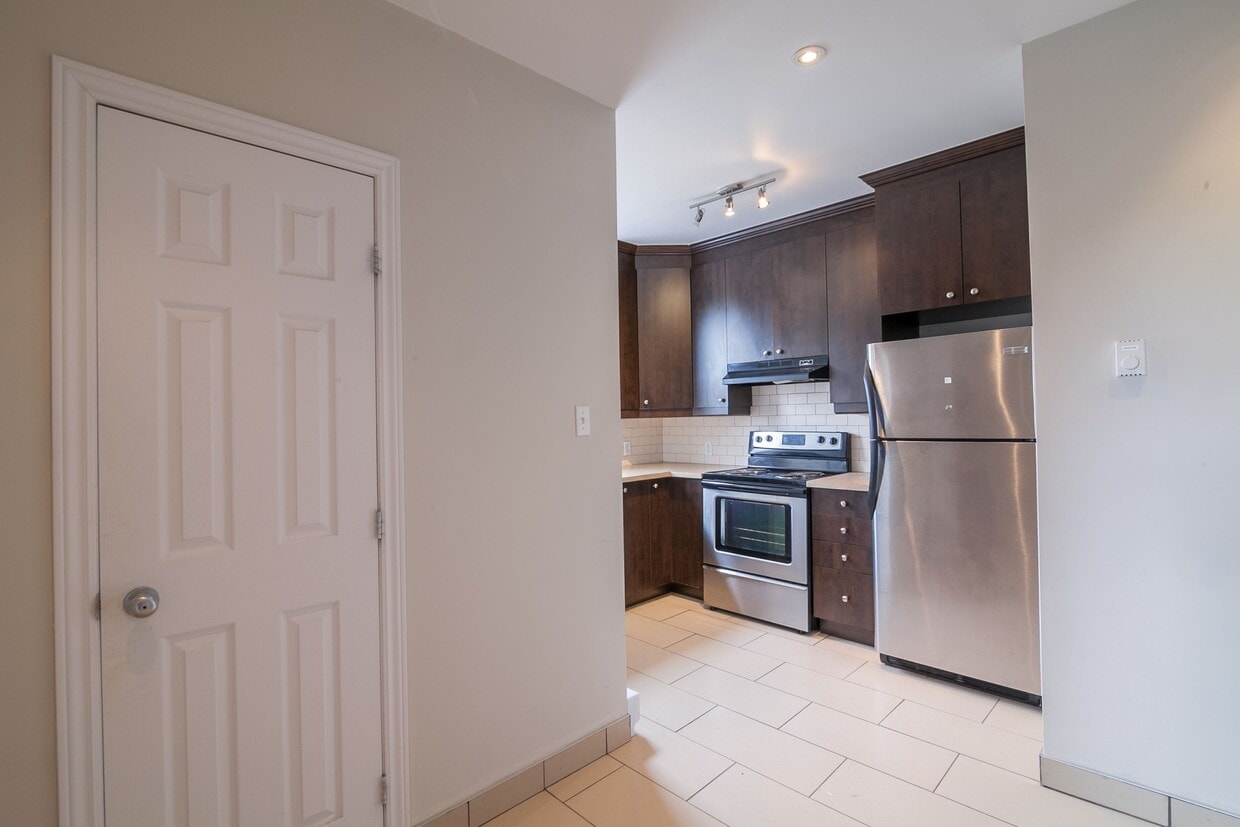 Primary Photo - 5550 Rue Snowdon