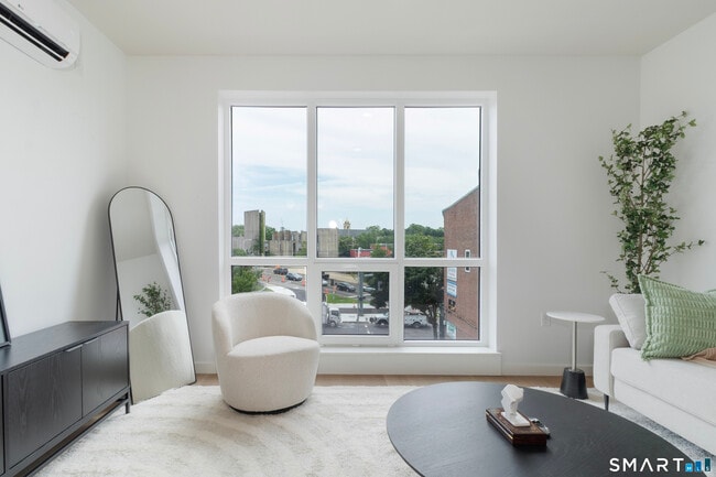 Building Photo - 19 Elm St