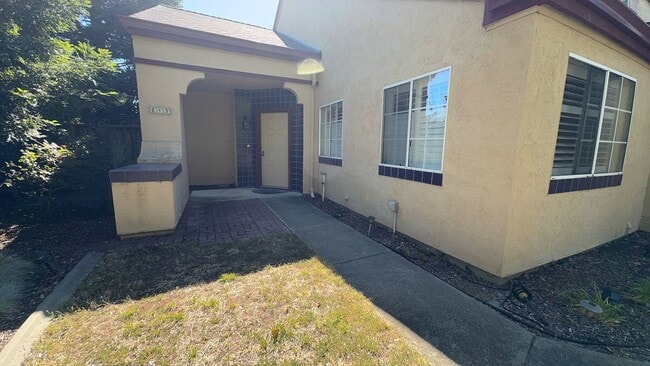 Building Photo - 649 Daffodil Dr