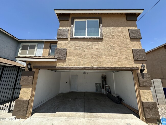 Building Photo - 2616 E Southgate Ave