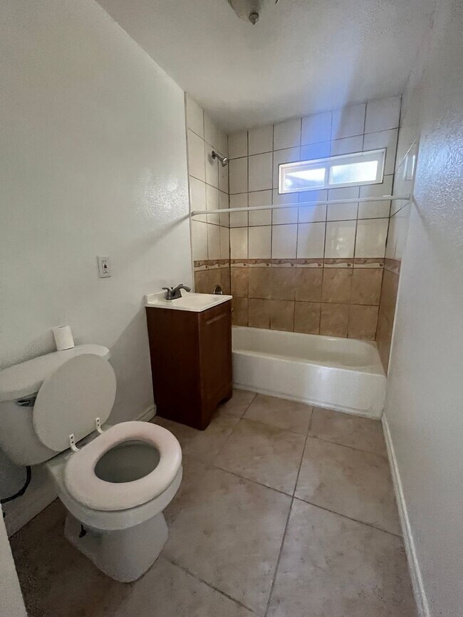 Foto del edificio - 1609-1611 Gundry Ave