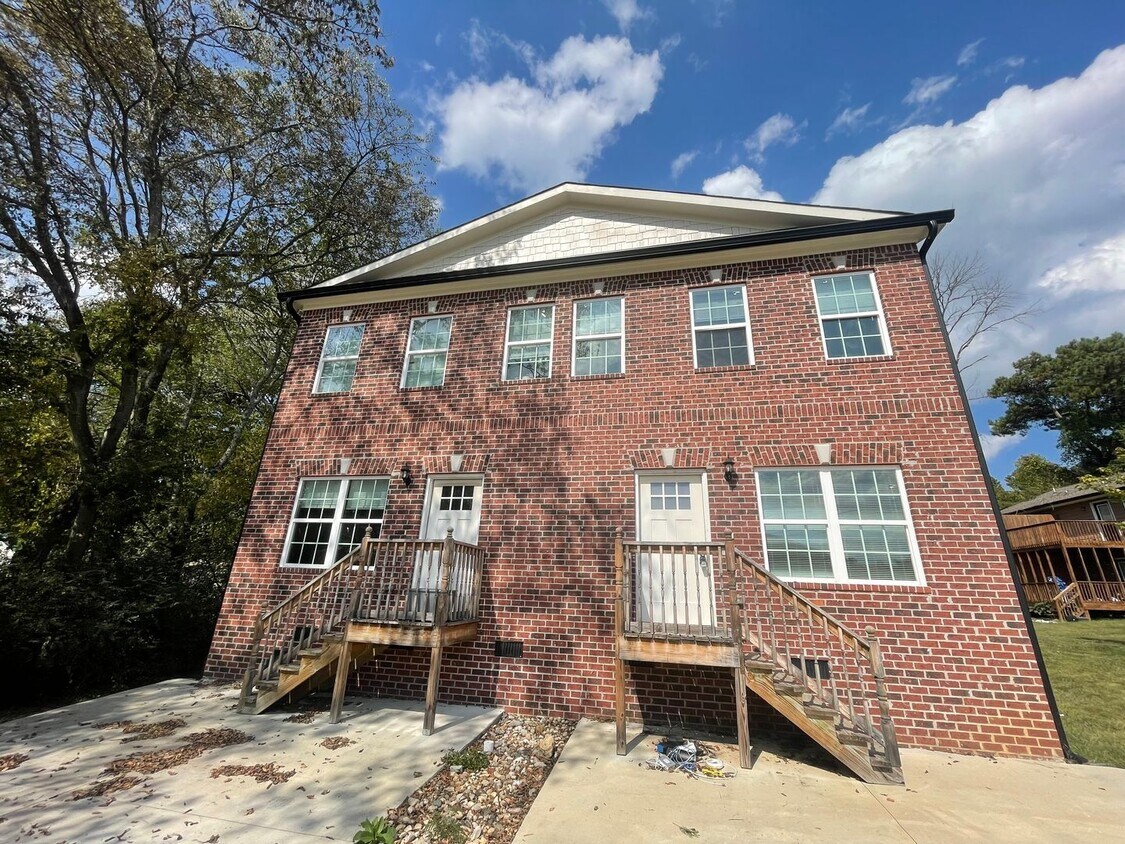 Primary Photo - 1610 W Circle Dr