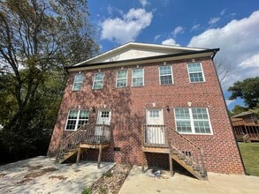 Building Photo - 1610 W Circle Dr