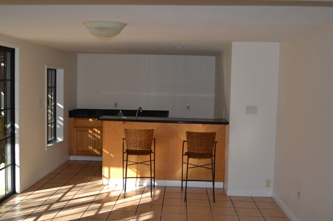 Foto del edificio - 3-Bedroom Home with Bonus Space | South Redondo Beach | Near Coast