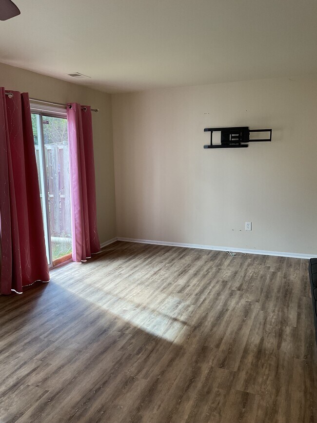 Foto del edificio - 15829 Piller Ln