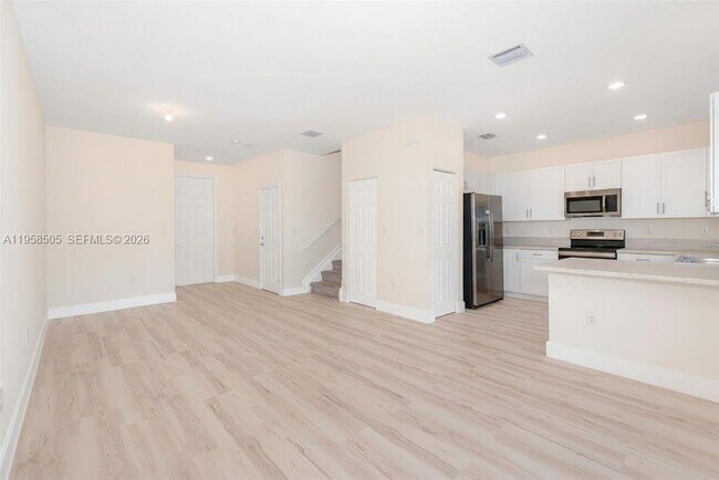 Foto del edificio - 3326 W 112th St