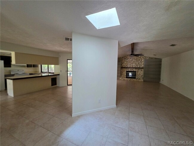 Building Photo - 1600 W Ivorywood Dr