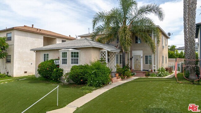 Foto del edificio - 1708 S Crescent Heights Blvd