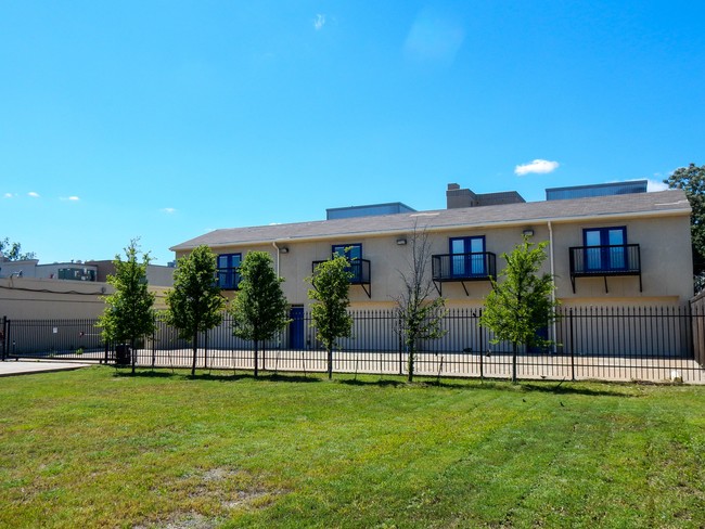 Building Photo - 4211 Gaston Ave