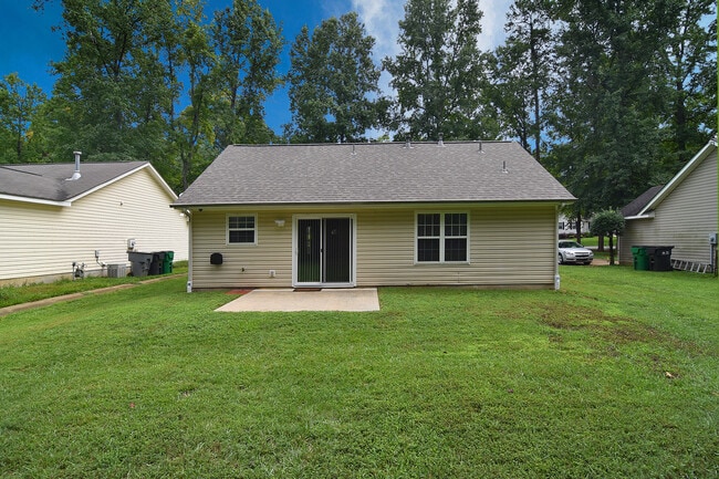 Patio trasero y patio - 6825 Sullins Rd