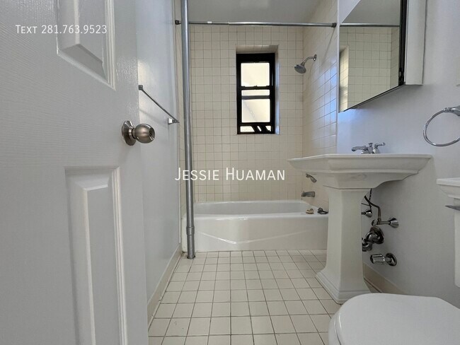 Foto del edificio - 207-209 West 11th Street -4AB
