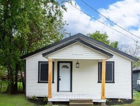 Building Photo - 2425 Fayle St