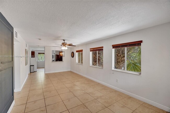 Building Photo - 6235 SW 47th Manor