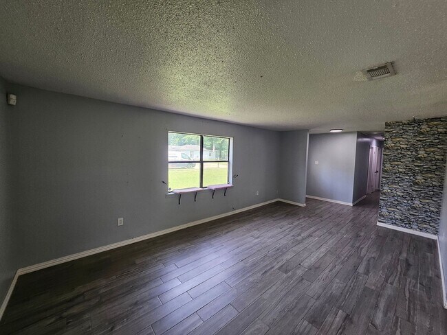 Building Photo - 402 Lefoi Ln