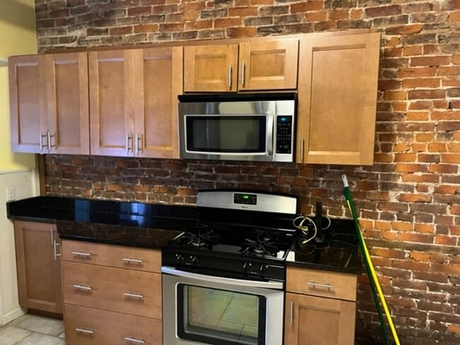 Building Photo - Cozy Home - Lawrenceville