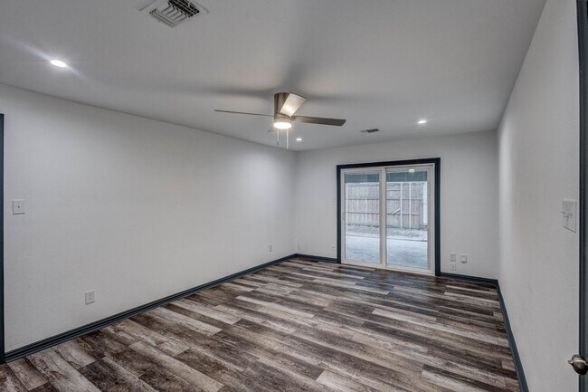 Foto del edificio - 2540 Prichard Ln