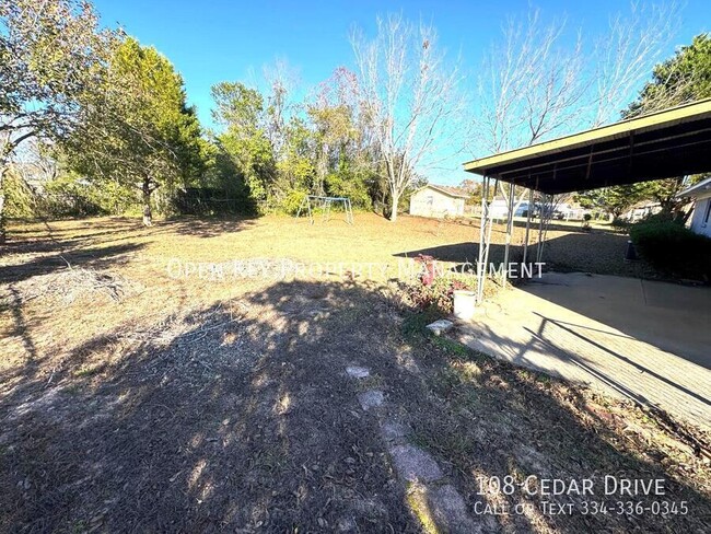 Building Photo - Charming and spacious 3-bedroom, 2-bath ho...