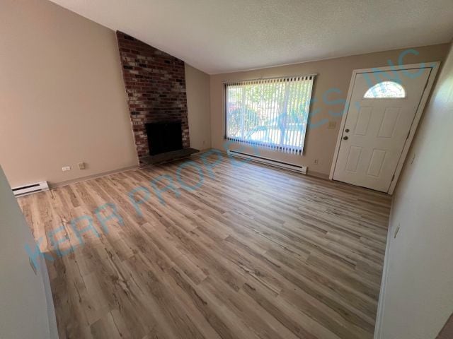 Building Photo - Charming 2-Bedroom Multiplex in Portland w...