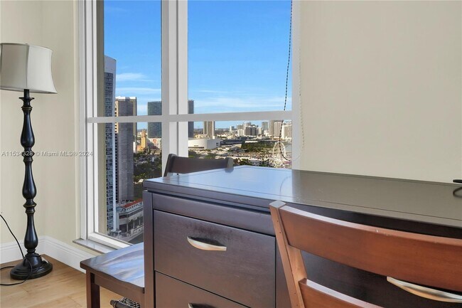 Building Photo - 848 Brickell Key Dr
