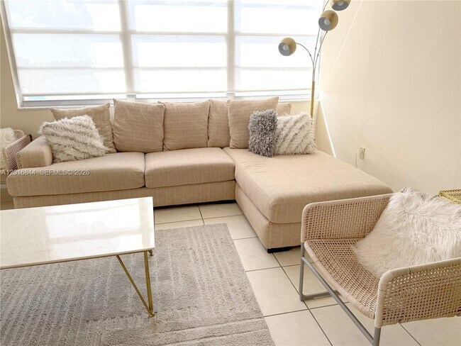 Building Photo - 1301 NE Miami Gardens Dr