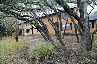 Building Photo - 2 Deerfield Dr
