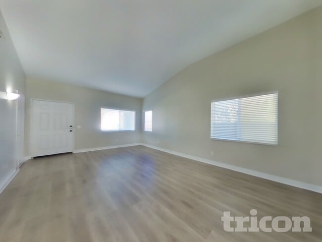 Building Photo - 1346 Woodvale Dr