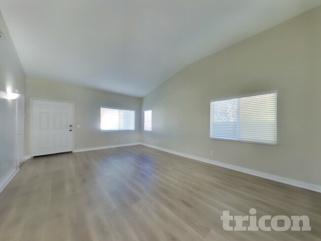 Foto del edificio - 1346 Woodvale Dr