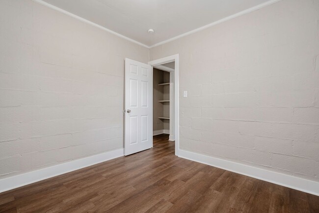 Building Photo - Vouchers Accepted!!! 2 Bedroom