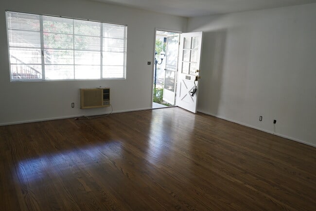 Living room - 325 N Baldwin Ave