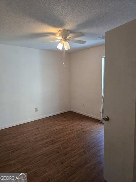 Foto del edificio - 180 Pinewood Dr