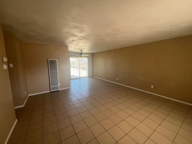 Building Photo - 3 Bedroom 2 Bathroom Home!