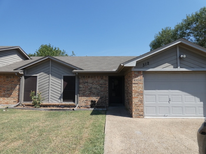 Primary Photo - 312 Asbury Dr