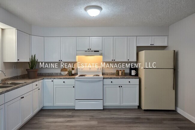 Building Photo - 16 Hillside Ln