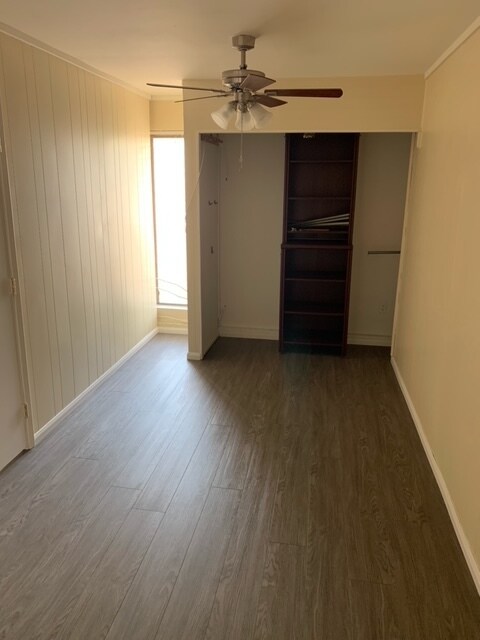 Bedroom/Closet - 9592 Salisbury Ln
