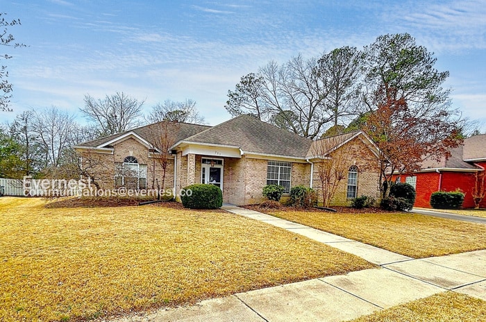 Primary Photo - 203 Silver Tail Ln