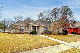 Building Photo - 203 Silver Tail Ln