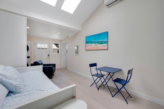 Building Photo - 9955 Baybreeze Dr