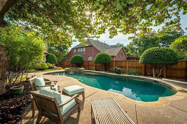 Foto del edificio - 8309 Beech Ln
